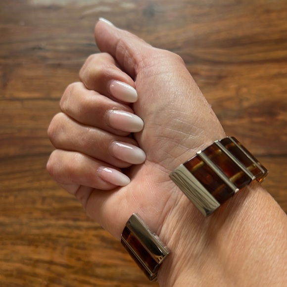 Magnet Bangle Bracelet with Faux Tortoise Shell Excellent Condition, 10/10 - Picture 3 of 7